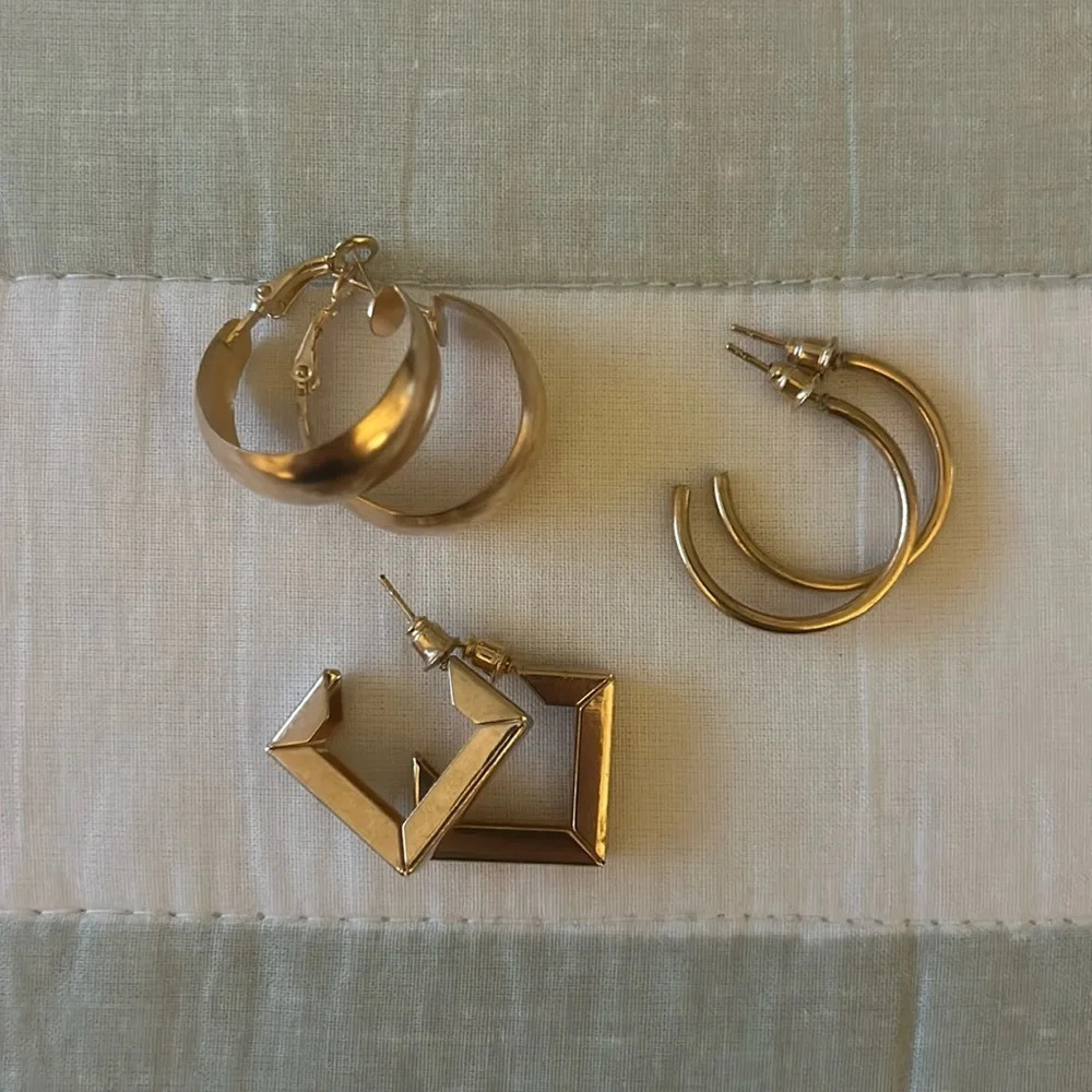 Set of 3 gold hoop earrings - Picture 1 of 10